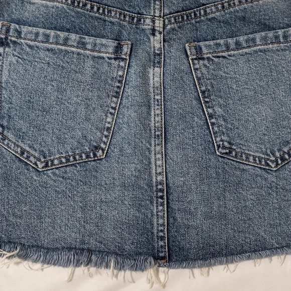 We The Free Full Zip Denim Frayed Hem Mini Skirt, Color Blue (Dark Wash) Size 24 - Picture 13 of 16
